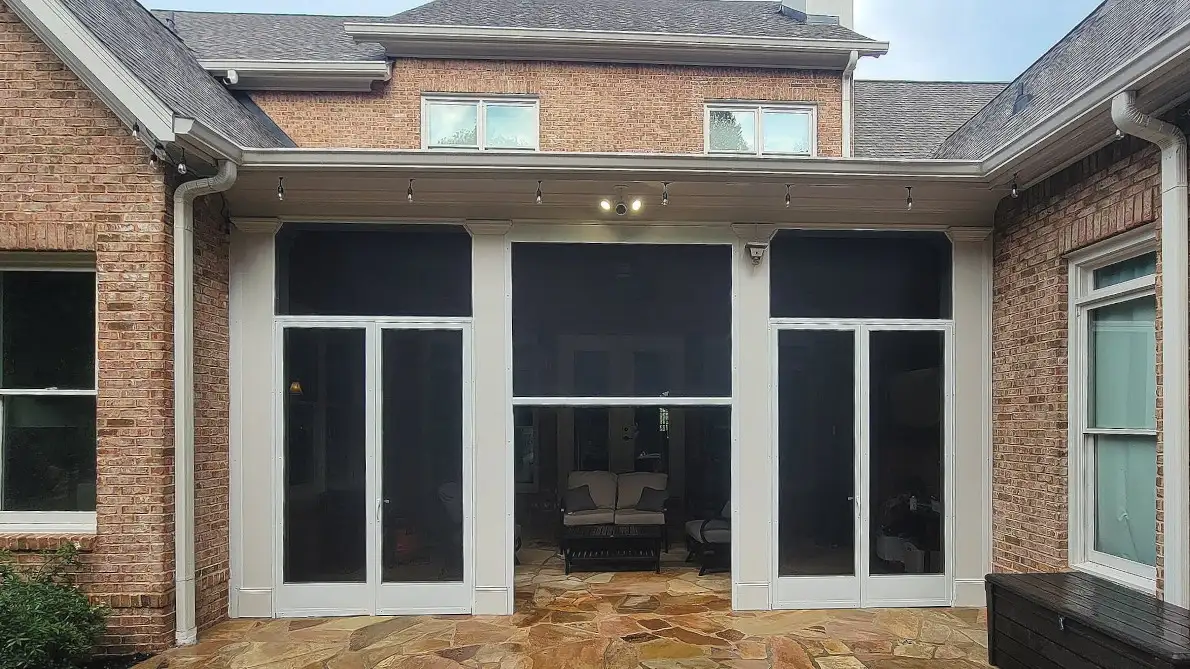 porch with fixed and retractable screens