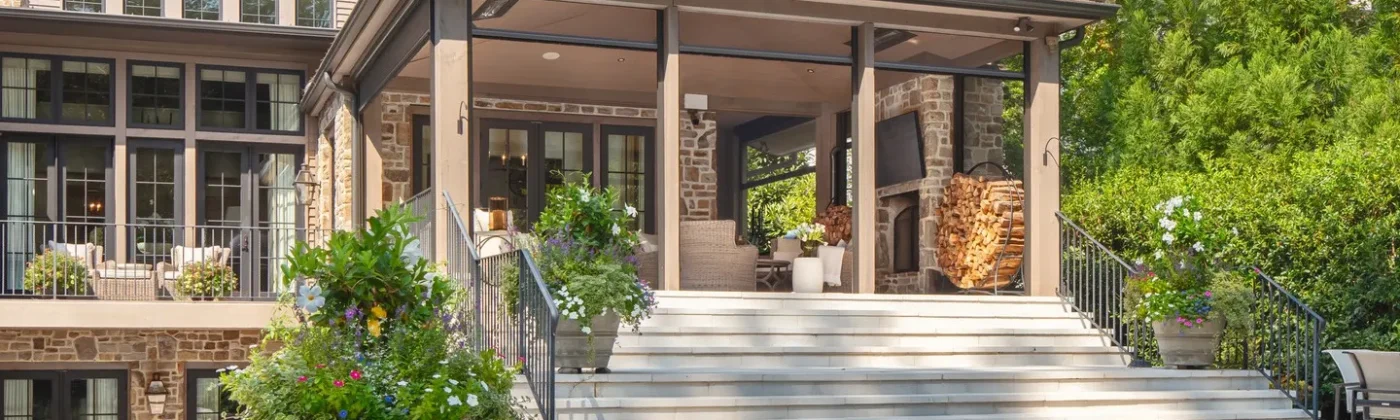 Outdoor screened-in-porch overlooking pool